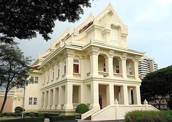 Apartment The Lair - 3mins Walk To Icon Siam Bangkok